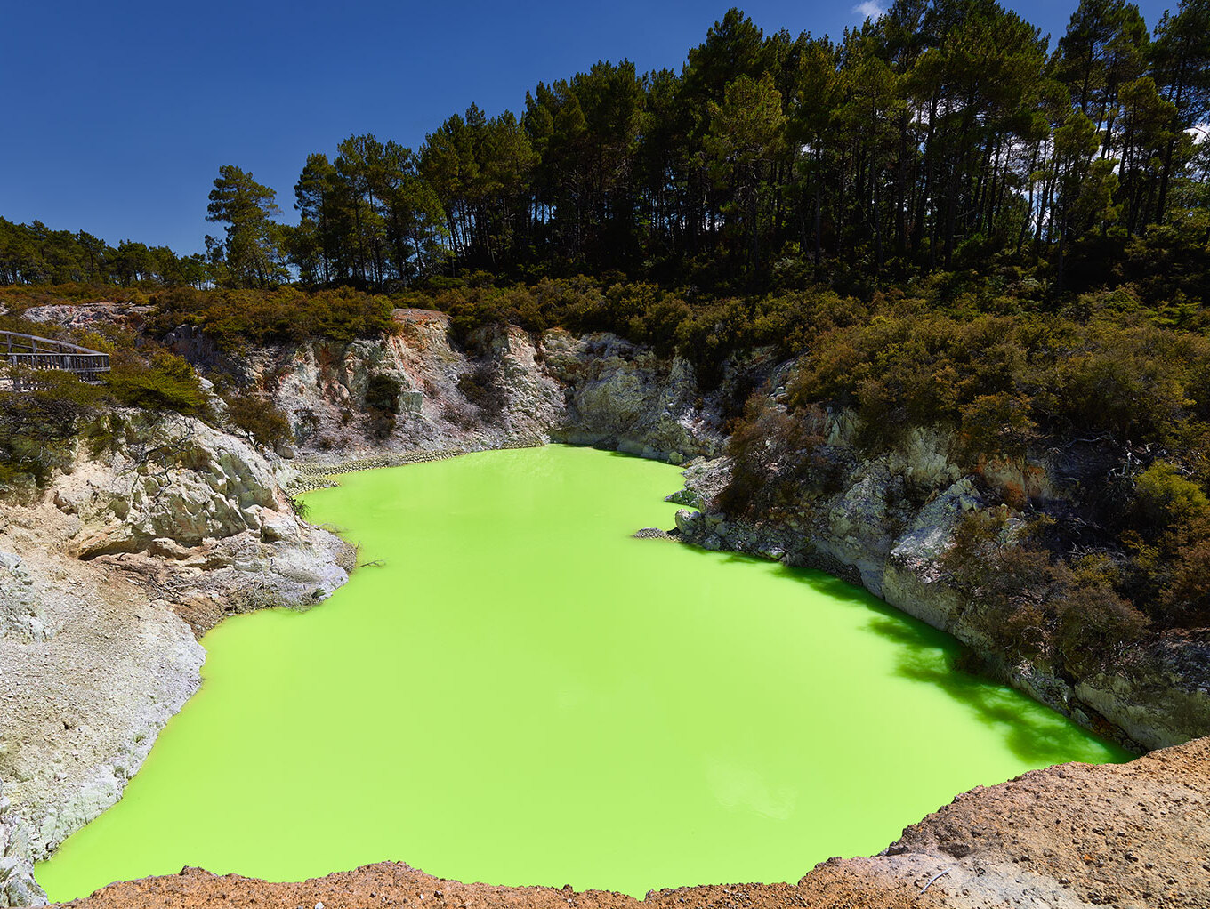 Wai-O-Tupu un'area geotermica attiva in Nuova Zelanda — Rotorua