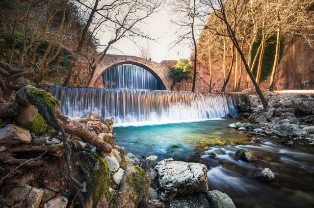 Il ponte e la cascata di Palaiokarya in Tessaglia — Epar.Od. Paleokarias-Ropotou