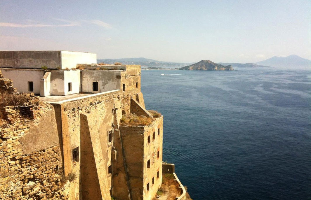 Avalos-Palast - Procida | Secret World Trip Planner