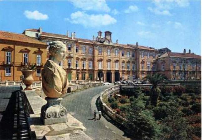 کاخ پورتیچی - Portici | Secret World Trip Planner