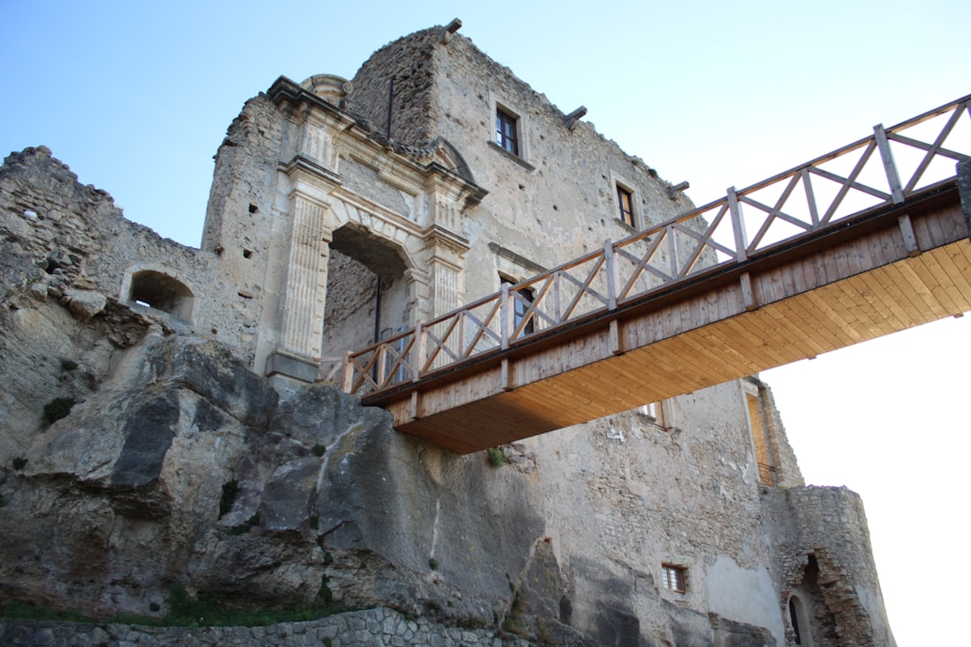 Ruinas del Castillo Bizantino de Simeri Crichi - Calabria - 88050 Simeri Crichi CZ | Secret World Trip Planner