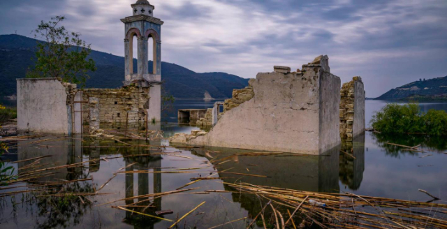 La inmersión estacional de la iglesia de San Nicolás de Alassa - Alassa | Secret World Trip Planner