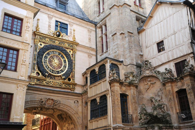 グロ・オルロジェ広場 - Rouen | Secret World Trip Planner