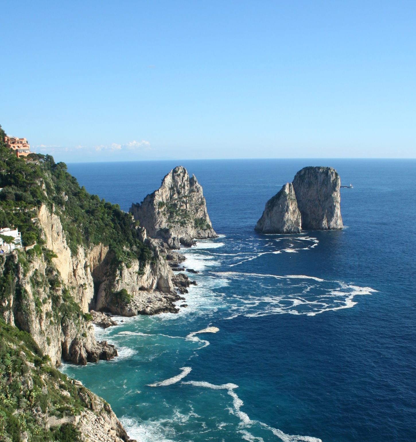 Las pilas - I Faraglioni | Secret World Trip Planner