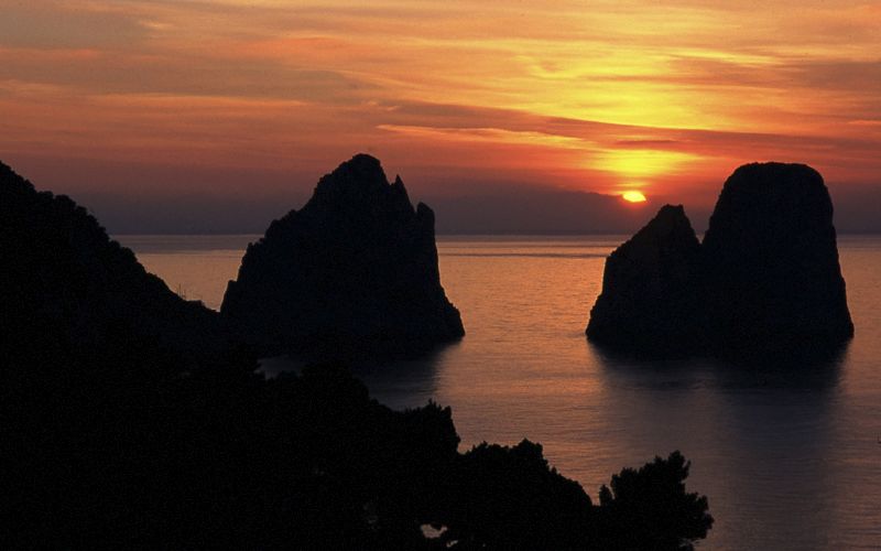 Las pilas - I Faraglioni | Secret World Trip Planner