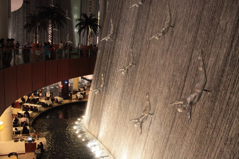 Cascata del centro commerciale di Dubai - Dubai | Secret World Trip Planner