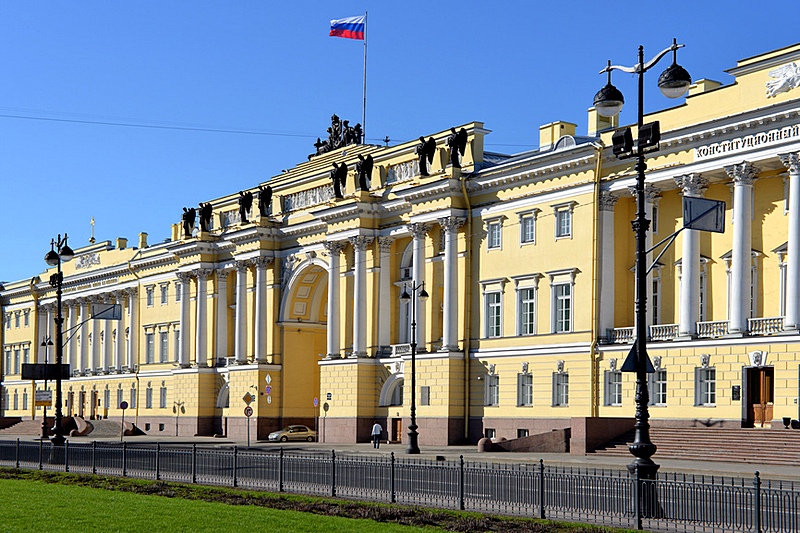 सीनेट और धर्मसभा भवन - Sankt-Peterburg | Secret World Trip Planner