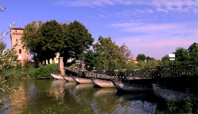 El puente de los barcos - Commessaggio Inferiore | Secret World Trip Planner