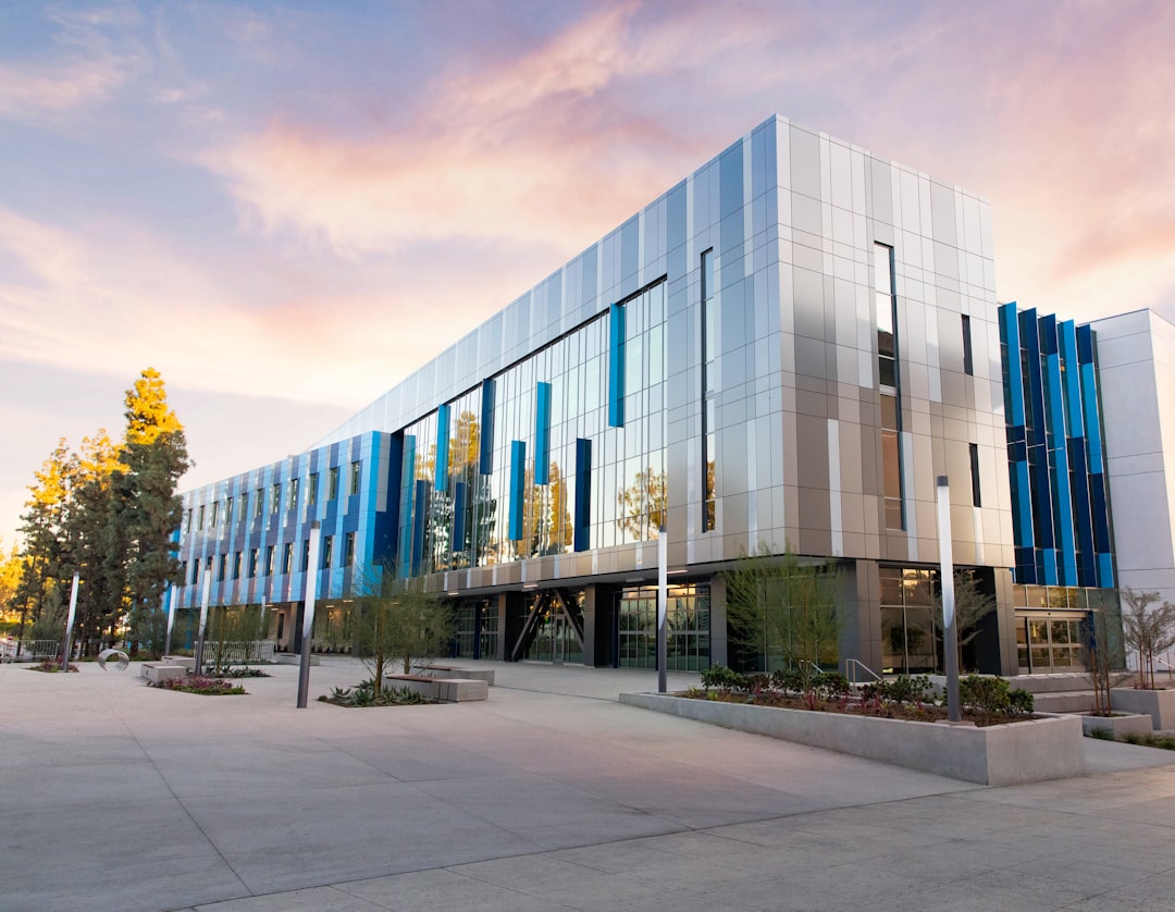La Trobe Institut Molekul Sains - Bundoora | Secret World Trip Planner