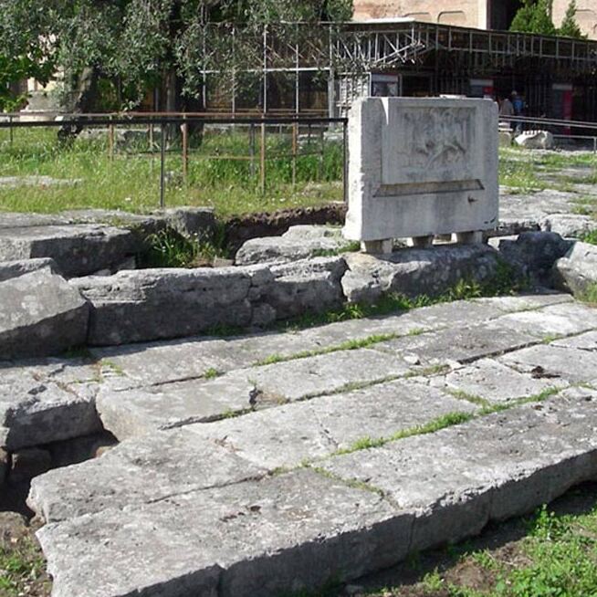 Rome: Lacus Curtius and the entrance to the underworld - Roma | Secret World Trip Planner