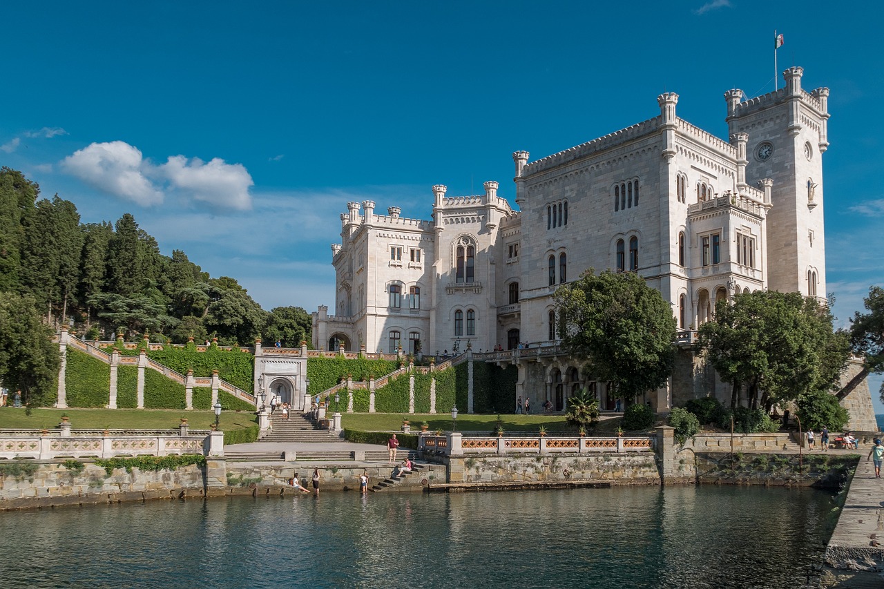 Triest | Schloss Miramare - Grignano | Secret World Trip Planner