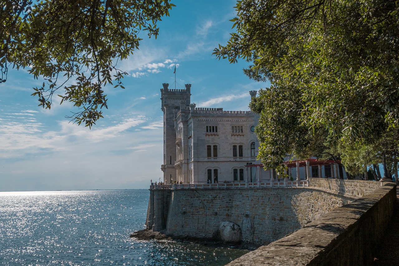 Triest | Schloss Miramare - Grignano | Secret World Trip Planner