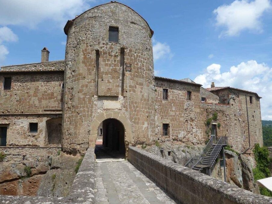 Cetatea Orsini din Sorano - Sorano | Secret World Trip Planner