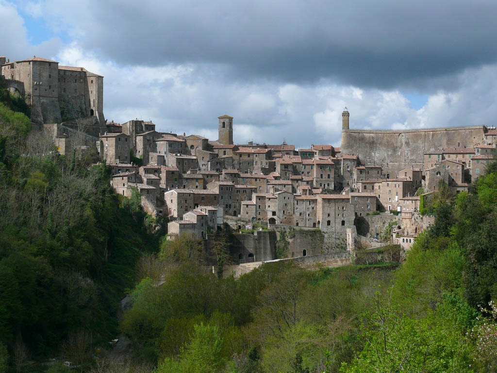 Cetatea Orsini din Sorano - Sorano | Secret World Trip Planner