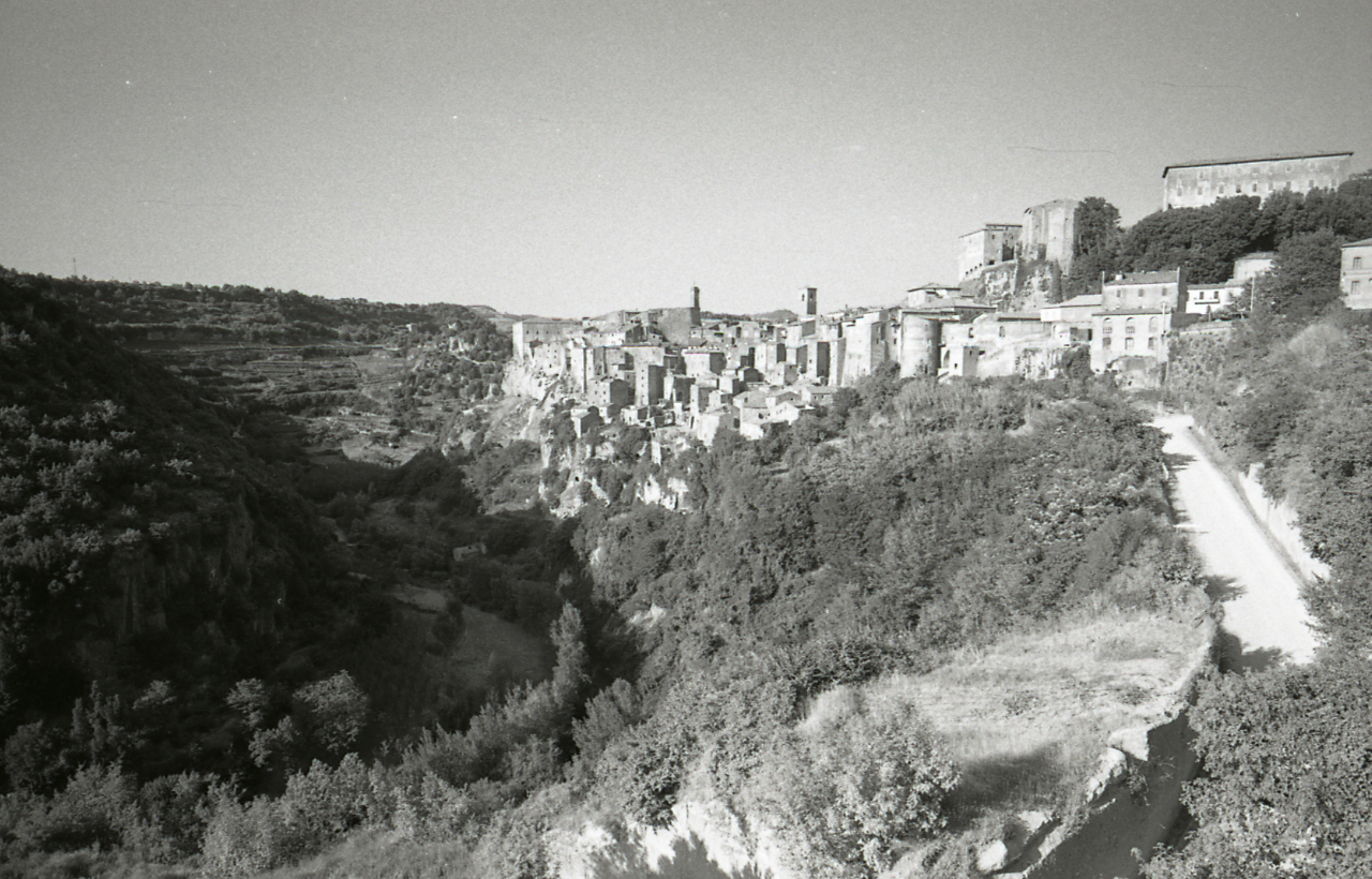 Cetatea Orsini din Sorano - Sorano | Secret World Trip Planner