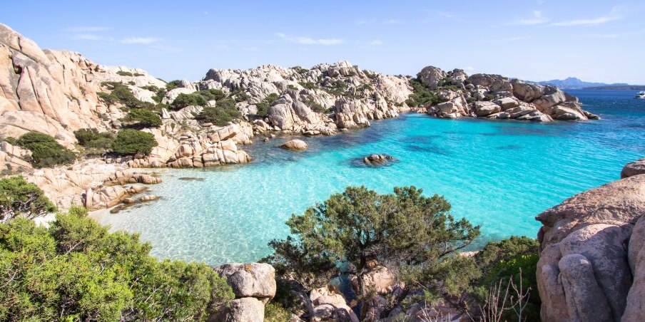 Cerdeña | Cala Coticcio: Una de las playas más hermosas del mundo - La Maddalena | Secret World Trip Planner
