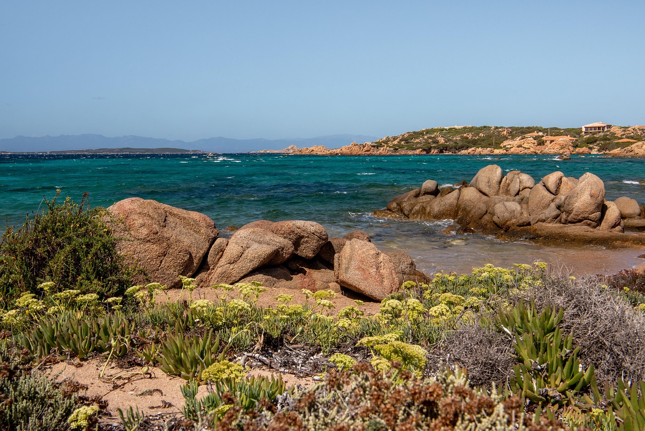 Cerdeña | Cala Coticcio: Una de las playas más hermosas del mundo - La Maddalena | Secret World Trip Planner
