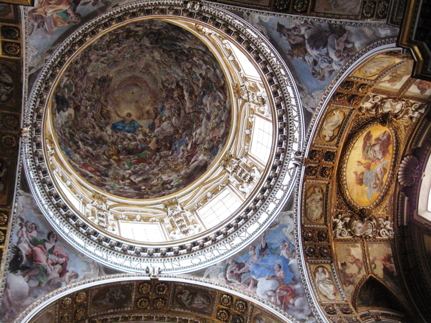 Cerkev Neaplja / Santi Apostoli - Napoli | Secret World Trip Planner