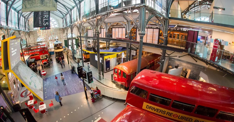 Muzeum Transportu w Londynie - The Piazza | Secret World Trip Planner