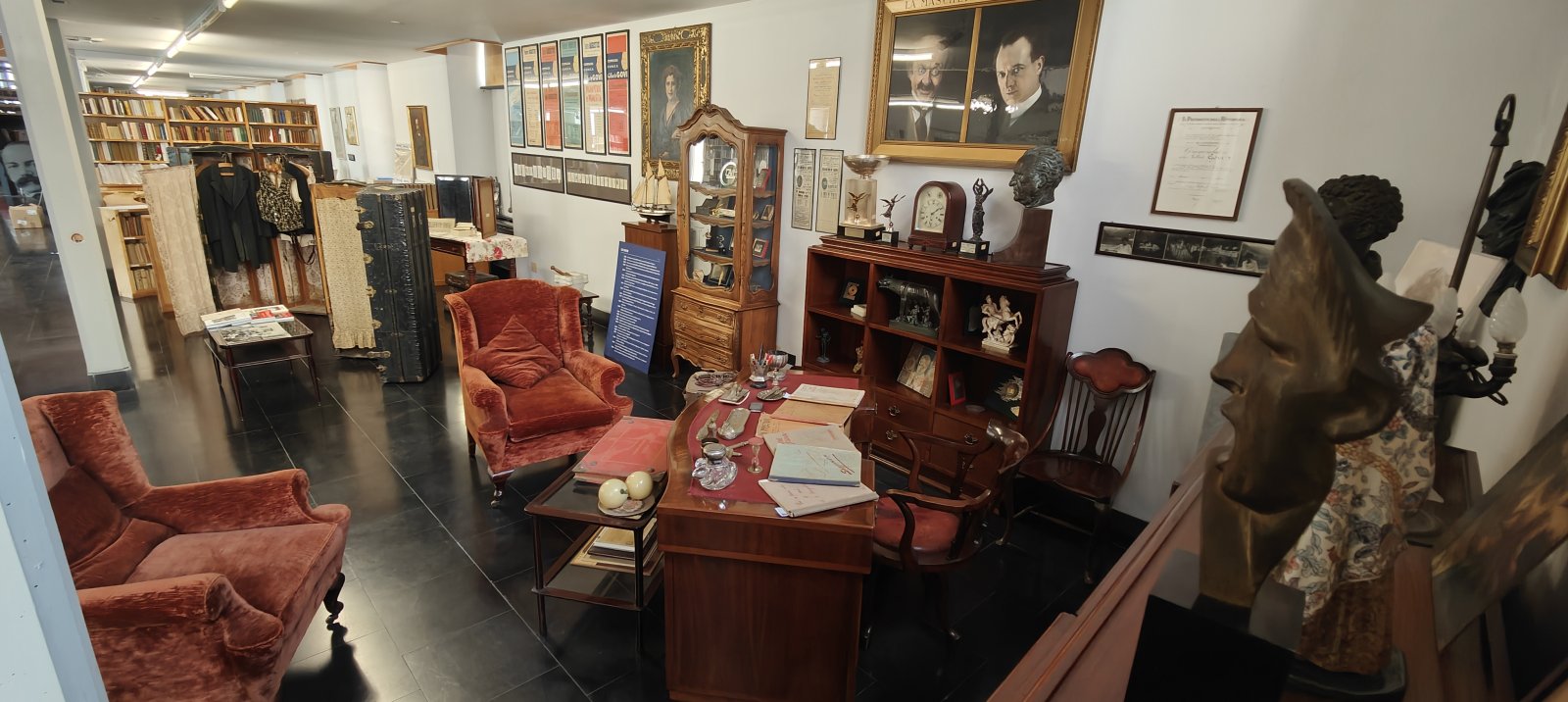Museum bibliotek af skuespilleren - Genova | Secret World Trip Planner