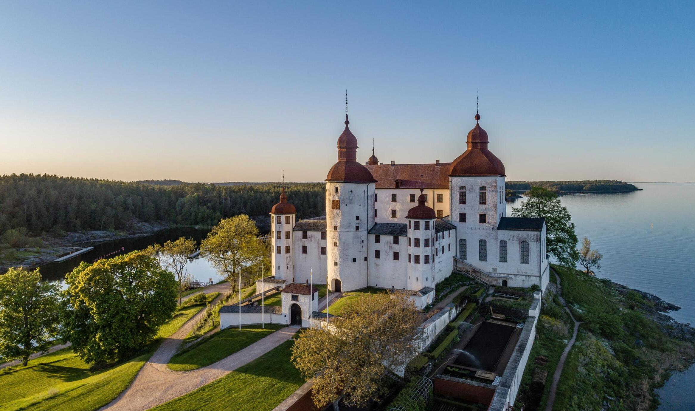El castillo de Läckö es más conocido como el magnífico castillo/mansión de De la Gardie en la s - 531 99 Lidköping | Secret World Trip Planner