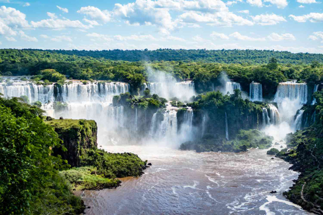 Discover the World Differently with Secret World: Your Ultimate Travel Companion - Parigi | Secret World Trip Planner