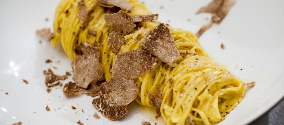 Tajarin के साथ truffle - Montelupo Albese | Secret World Trip Planner