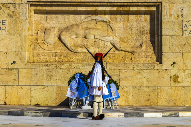 Pergantian Para Penjaga - Monument to the Unknown Soldier | Secret World Trip Planner