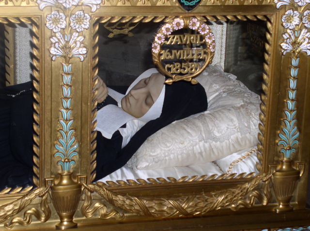 La no del todo incorruptible Santa Bernadette de Lourdes - Nevers | Secret World Trip Planner