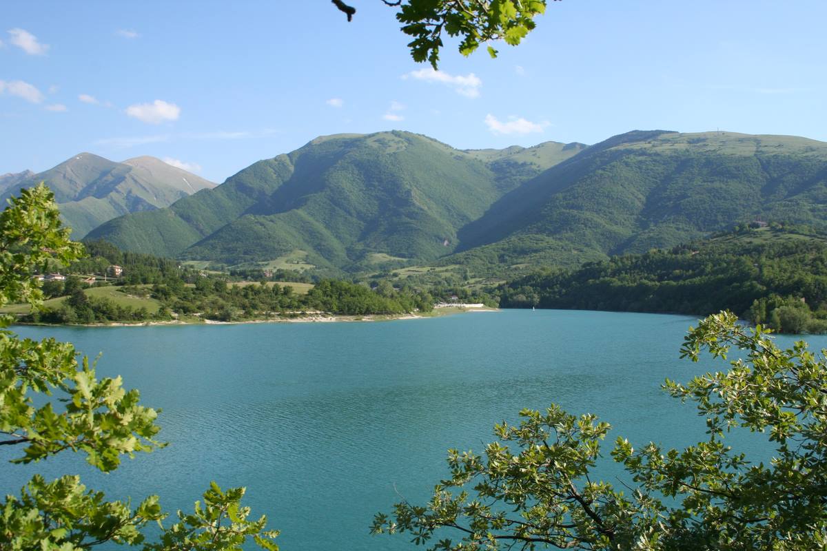 Lago de Fiastra - Lago di Fiastra | Secret World Trip Planner