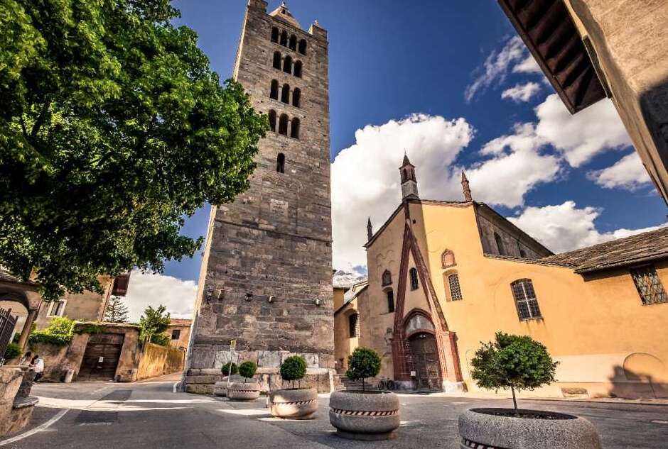Cerkev in samostan Sant ' Orso - Aosta | Secret World Trip Planner