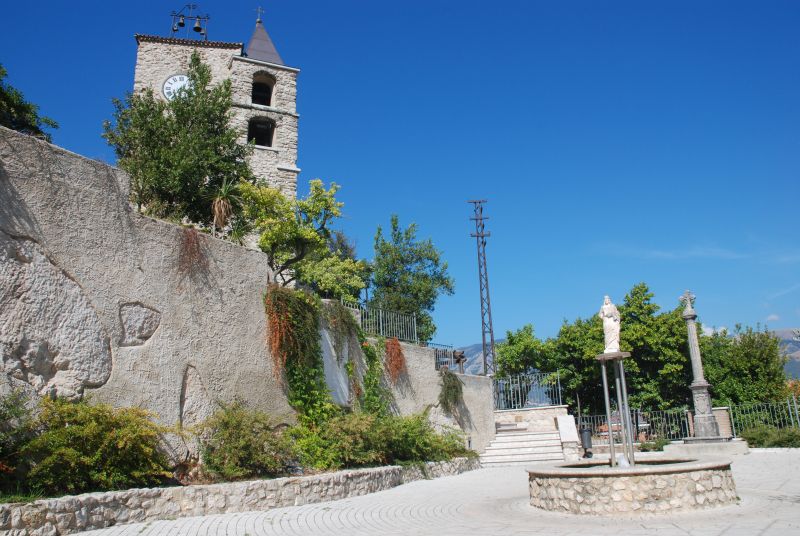 La tour de la cloche et la tour de l'horloge. — Oliveto Citra