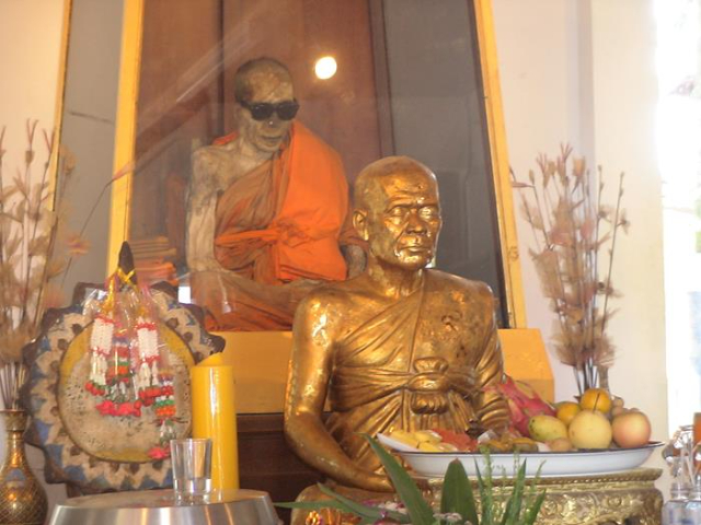 La Mummia di Luang Pho Dang — Amphoe Ko Samui