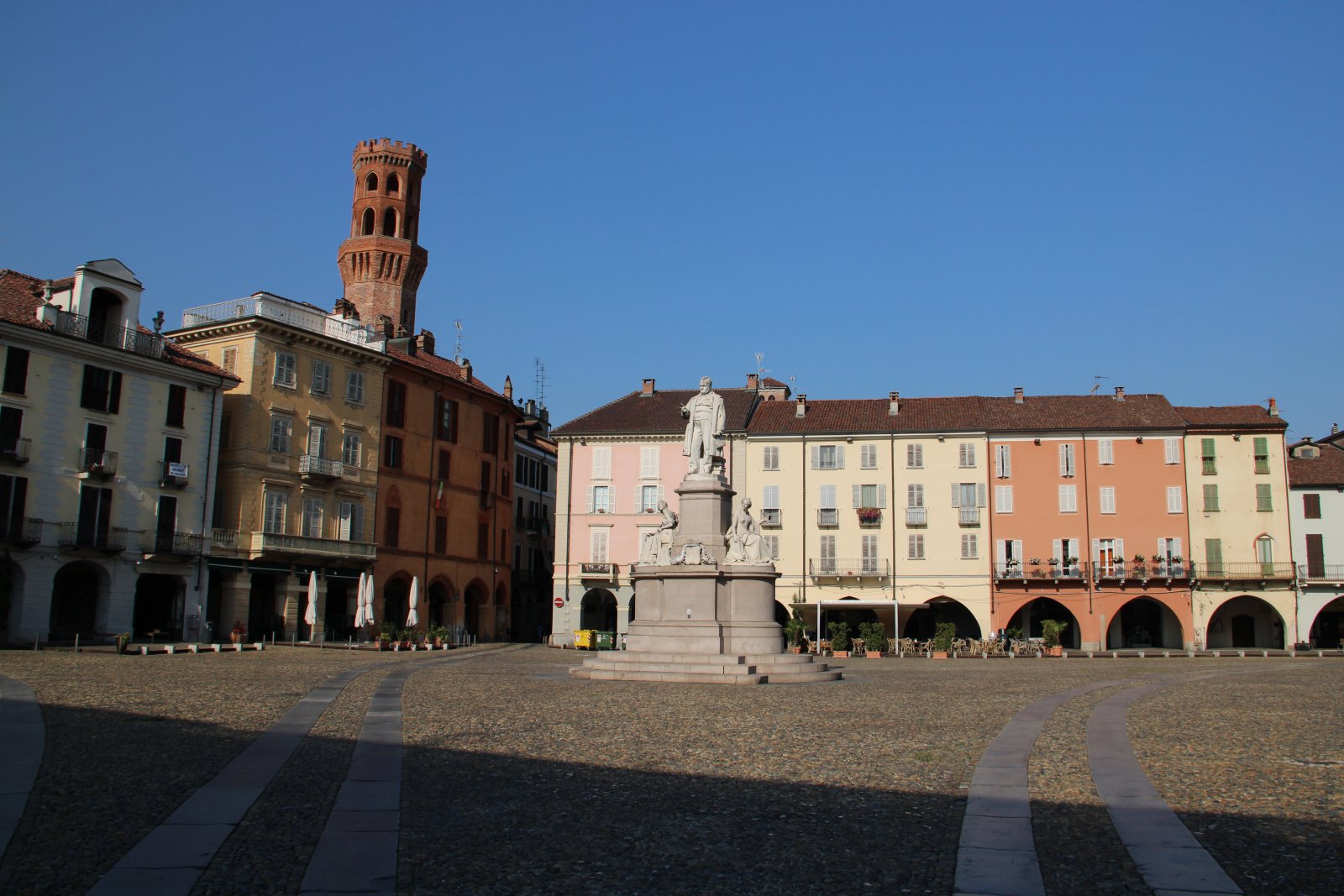 Piazza Cavour - Vercelli | Secret World Trip Planner