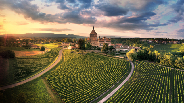 വഫ്ലെൻസ് കാസിൽ - Vufflens-le-Château | Secret World Trip Planner