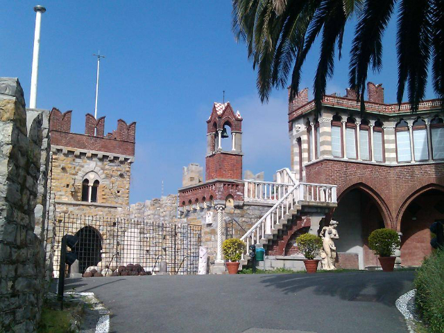ಆಲ್ಬರ್ಟಿಸ್ ಕೋಟೆ - Genova | Secret World Trip Planner