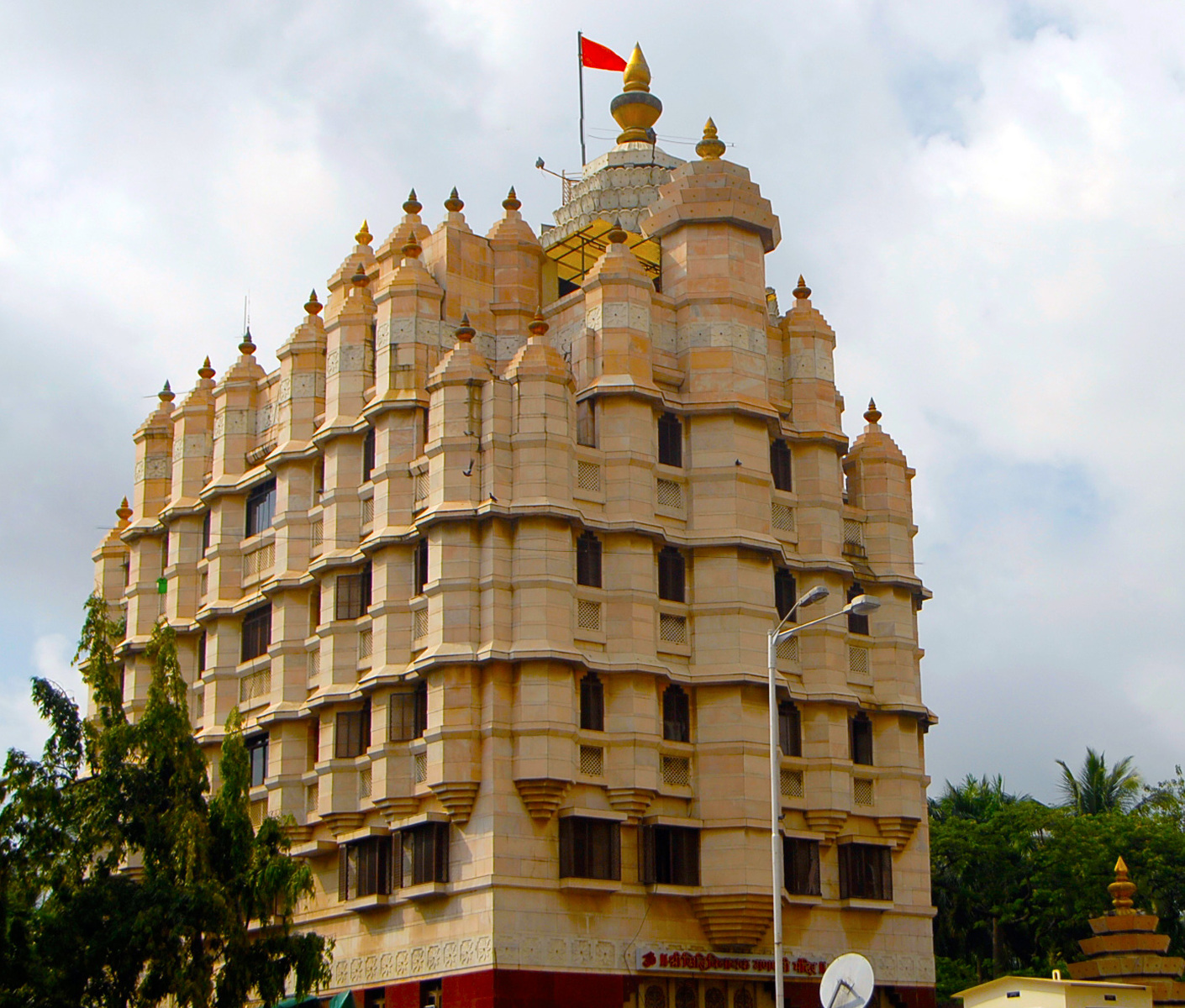 Ganesh e o Shree Siddhivinayak Ganapati Mandar - Mumbai | Secret World Trip Planner