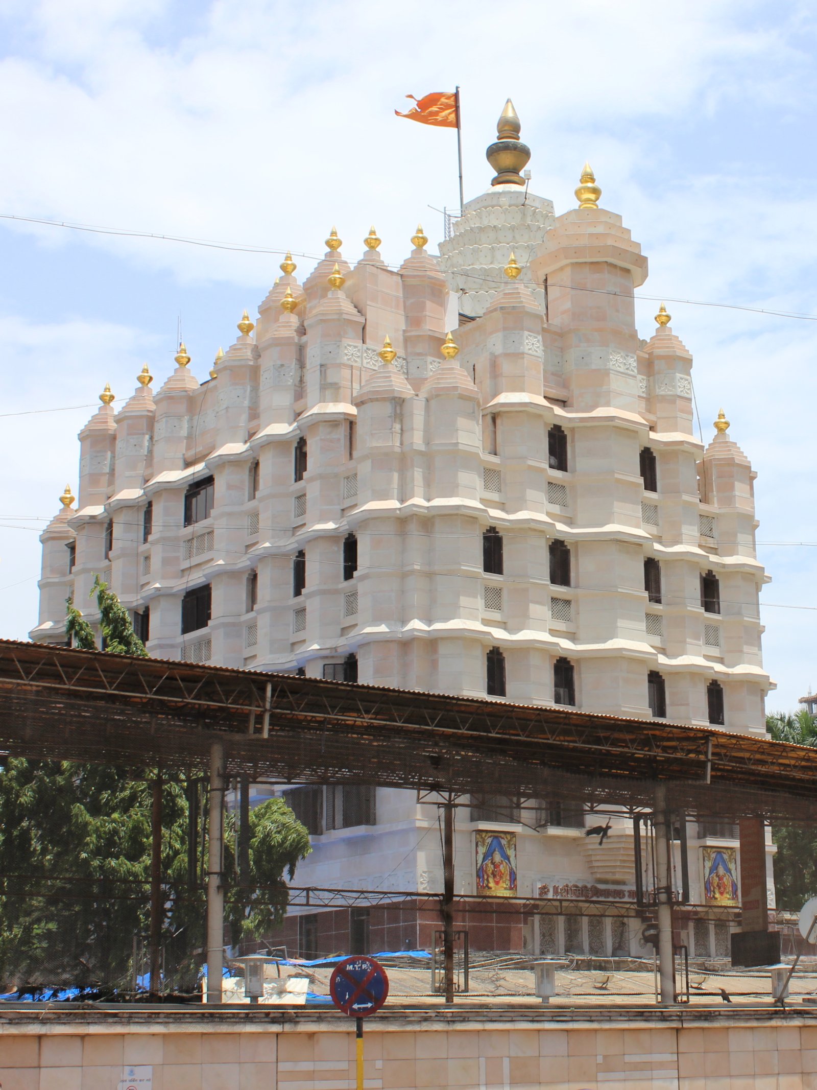 Ganesh e o Shree Siddhivinayak Ganapati Mandar - Mumbai | Secret World Trip Planner