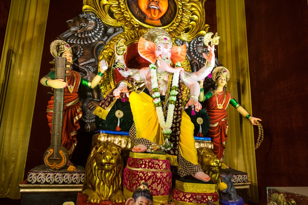 Ganesh e o Shree Siddhivinayak Ganapati Mandar - Mumbai | Secret World Trip Planner