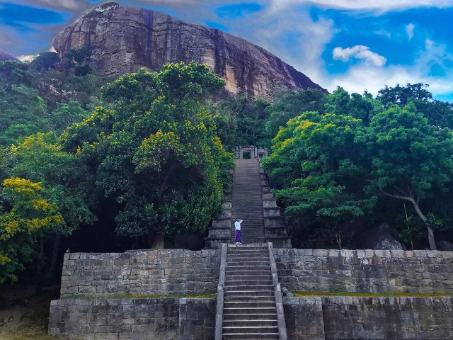 Felsenfestung Yapahuwa - Maho | Secret World Trip Planner