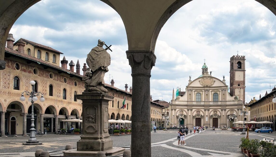 Alejandría es una ciudad llena de cosas que ver y con un aire de elegancia. - Alessandria | Secret World Trip Planner