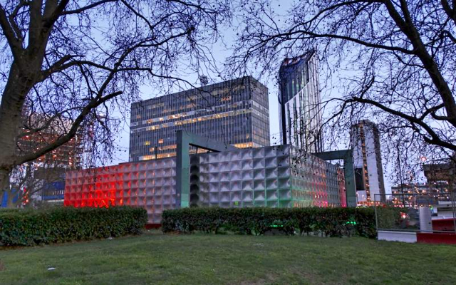 النصب التذكاري لمايكل فاراداي - Elephant and Castle | Secret World Trip Planner