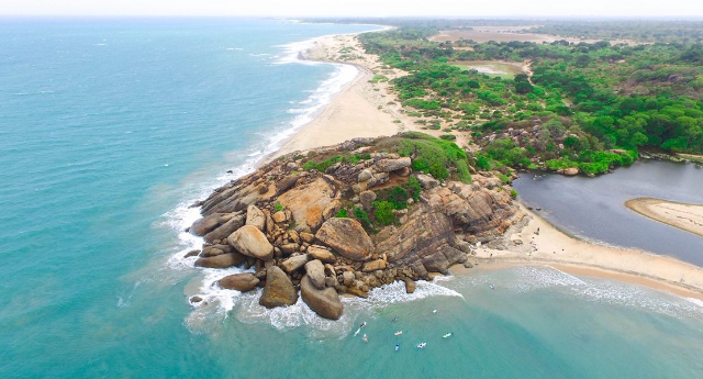 Playa de Elephant Rock - Kalkudah | Secret World Trip Planner