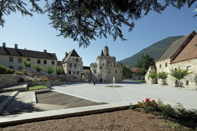 Santa Maria ad Gratias šventovė - Novacella | Secret World Trip Planner