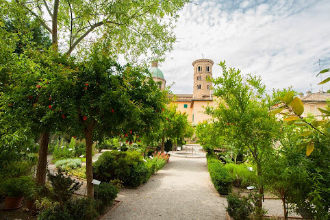 Taman Distro utawa lali jamu - Ravenna | Secret World Trip Planner