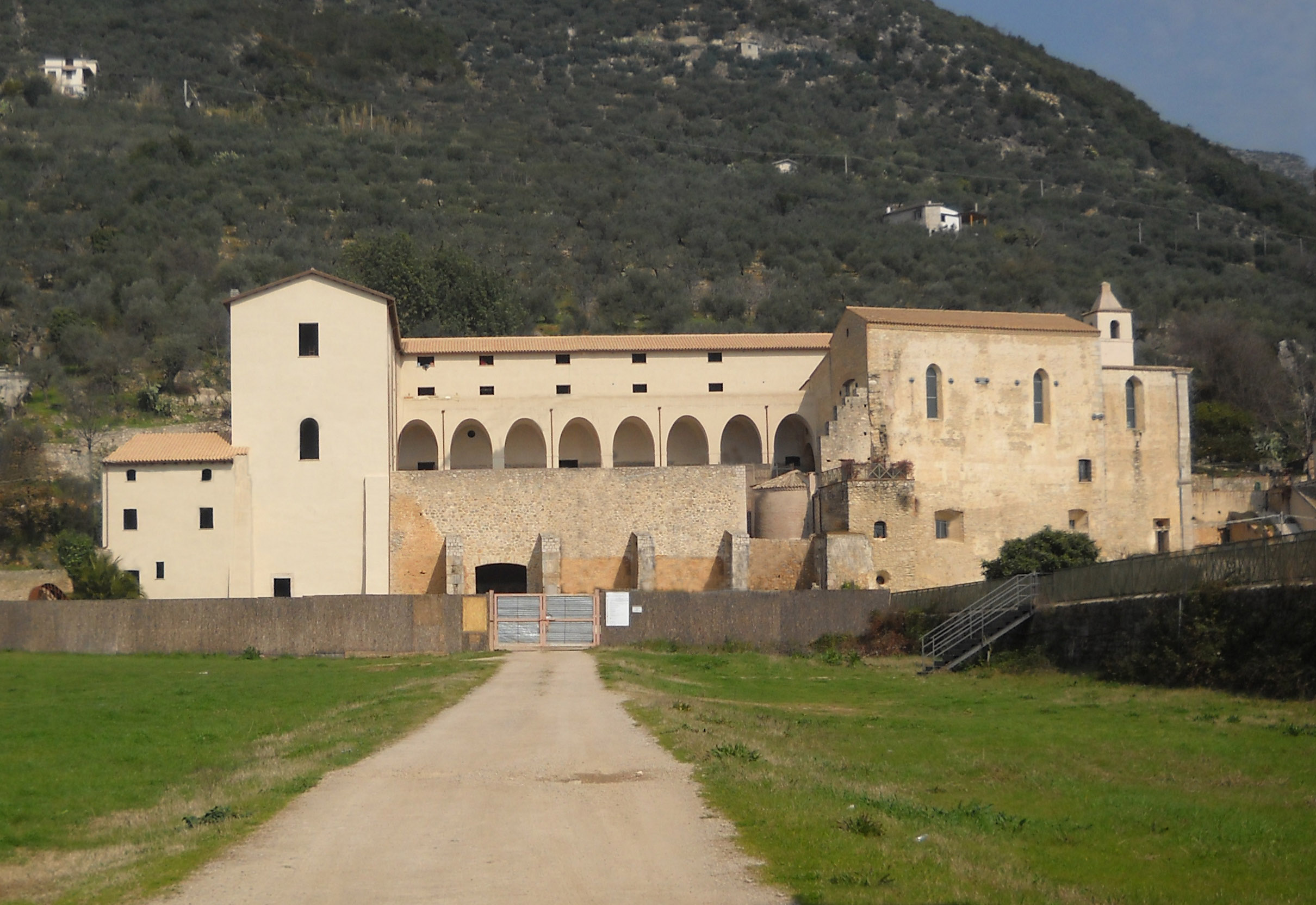 Аббатство Рӯҳи Бузург - Via Valle Vigna | Secret World Trip Planner