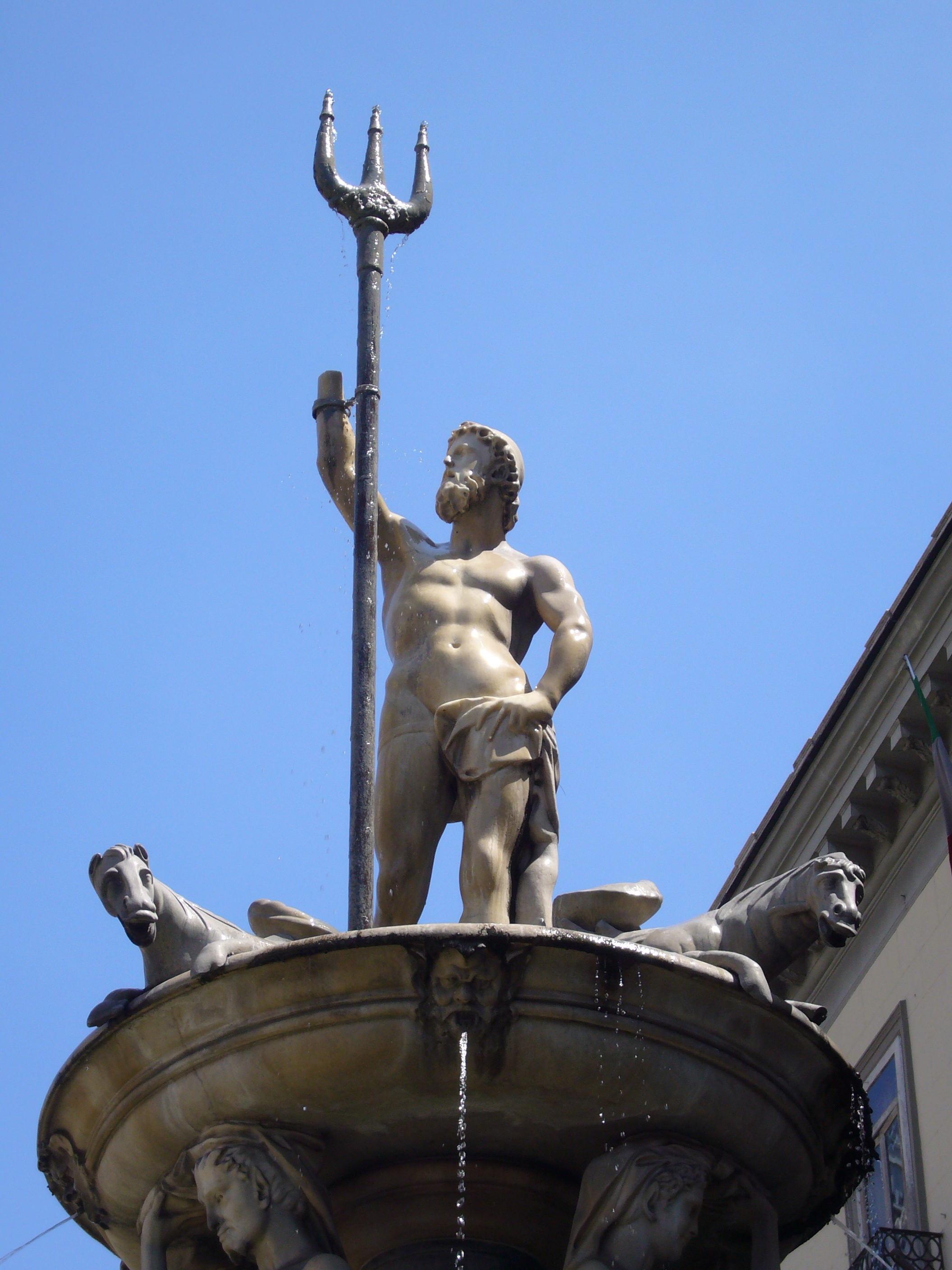 Air Mancur Neptunus - Napoli | Secret World Trip Planner