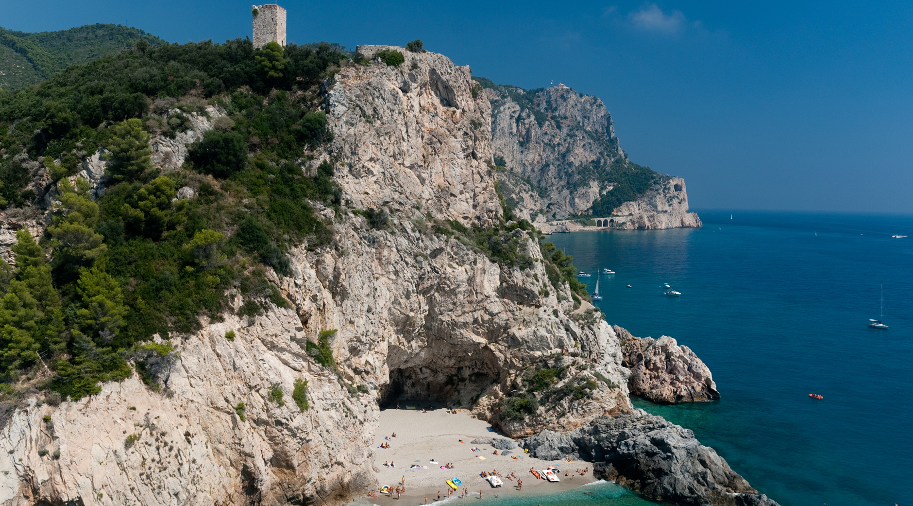 Punta Crena ຫາດຊາຍ - Varigotti | Secret World Trip Planner