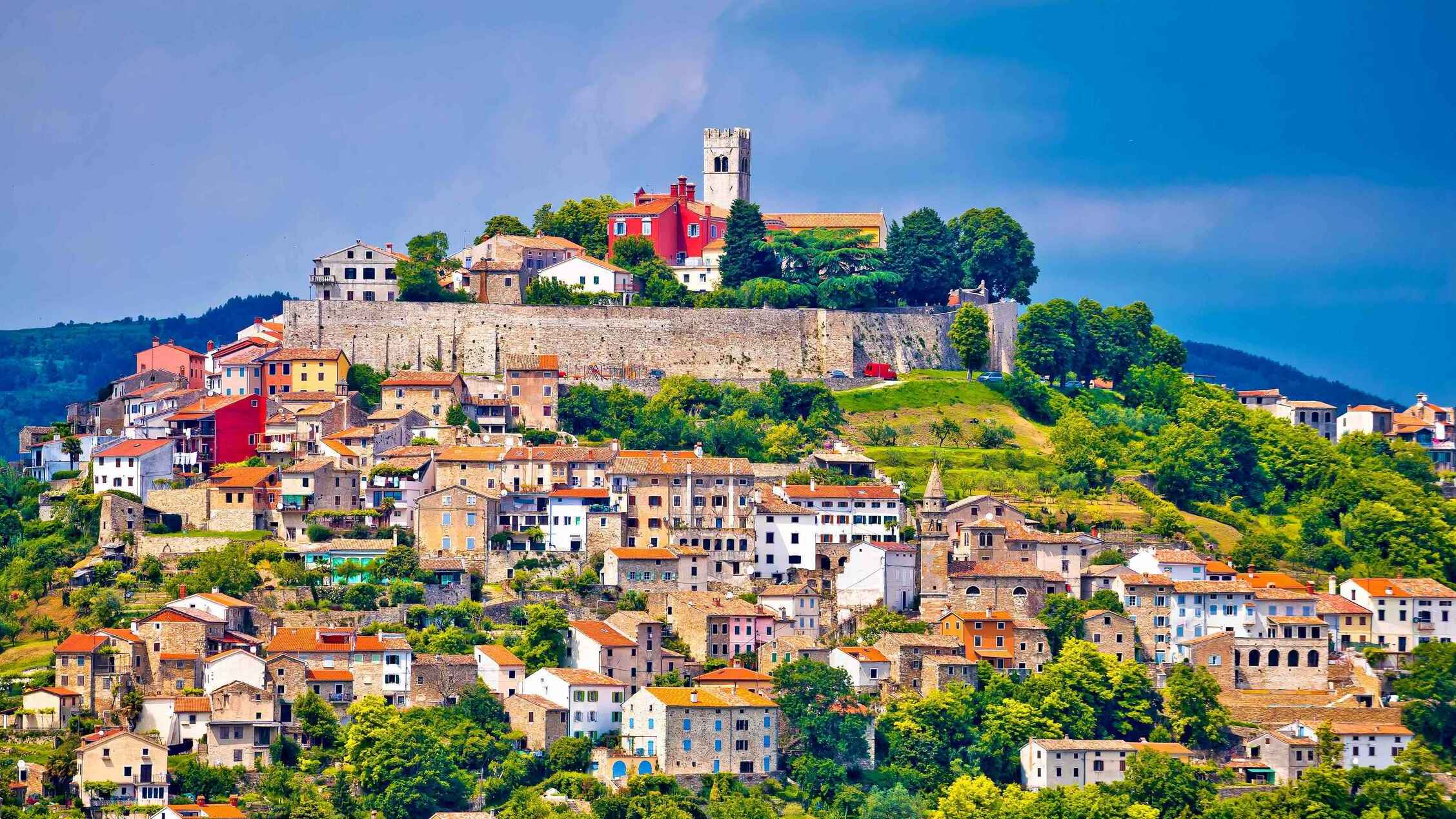 Motovun, una de las mejores joyas ocultas de Croacia - Montona | Secret World Trip Planner