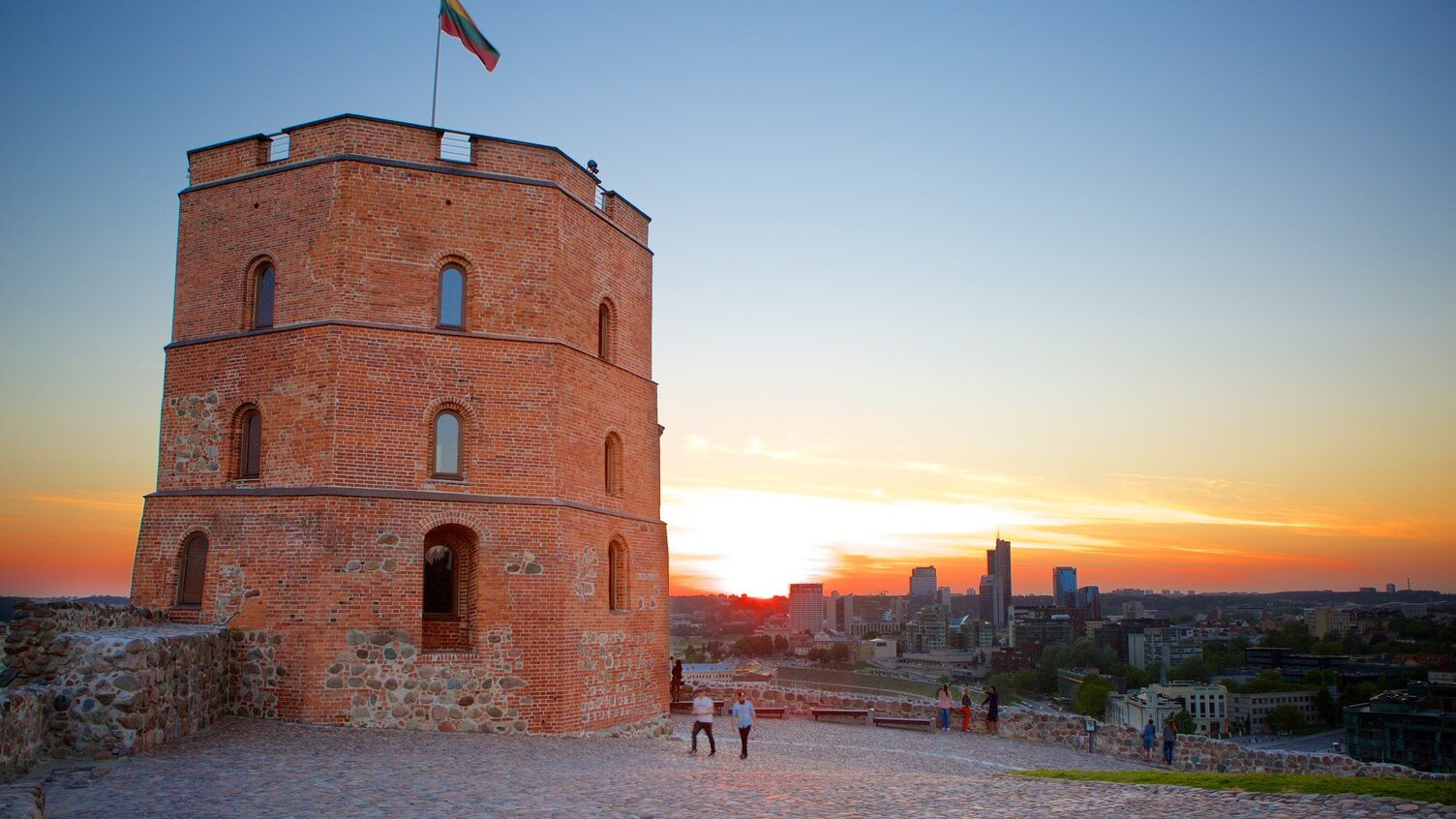 Gedimina loss pakub suurepärast vaadet vanalinnale - Vilnius | Secret World Trip Planner